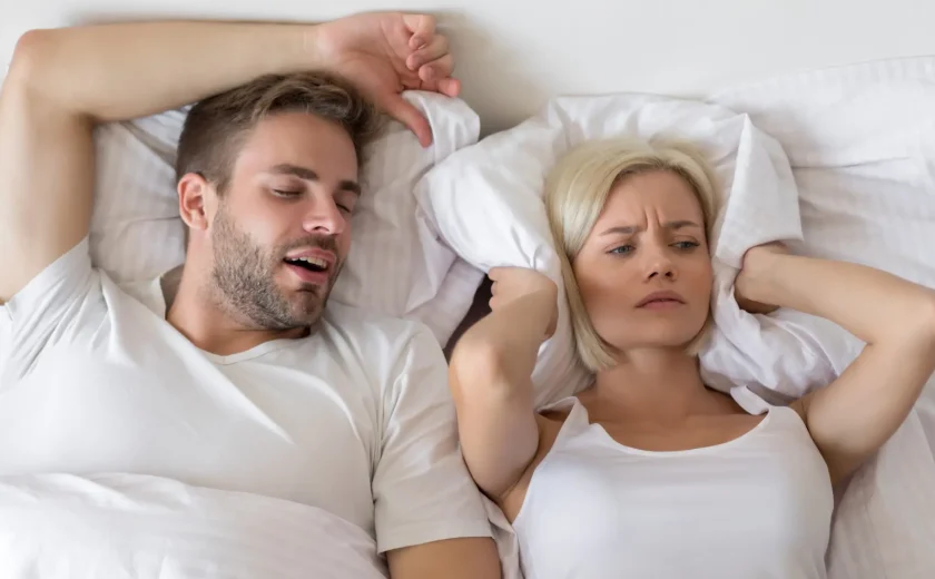 A man's snoring prevents a woman from sleeping